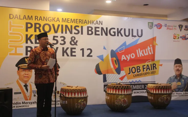 Pemerintah Provinsi (Pemprov) Bengkulu melalui Dinas Tenaga Kerja dan Transmigrasi (Disnakertrans) bersama beberapa perusahaan gelar Job Fair Career Expo 2021 (Dok/Indoaktif/Adv)